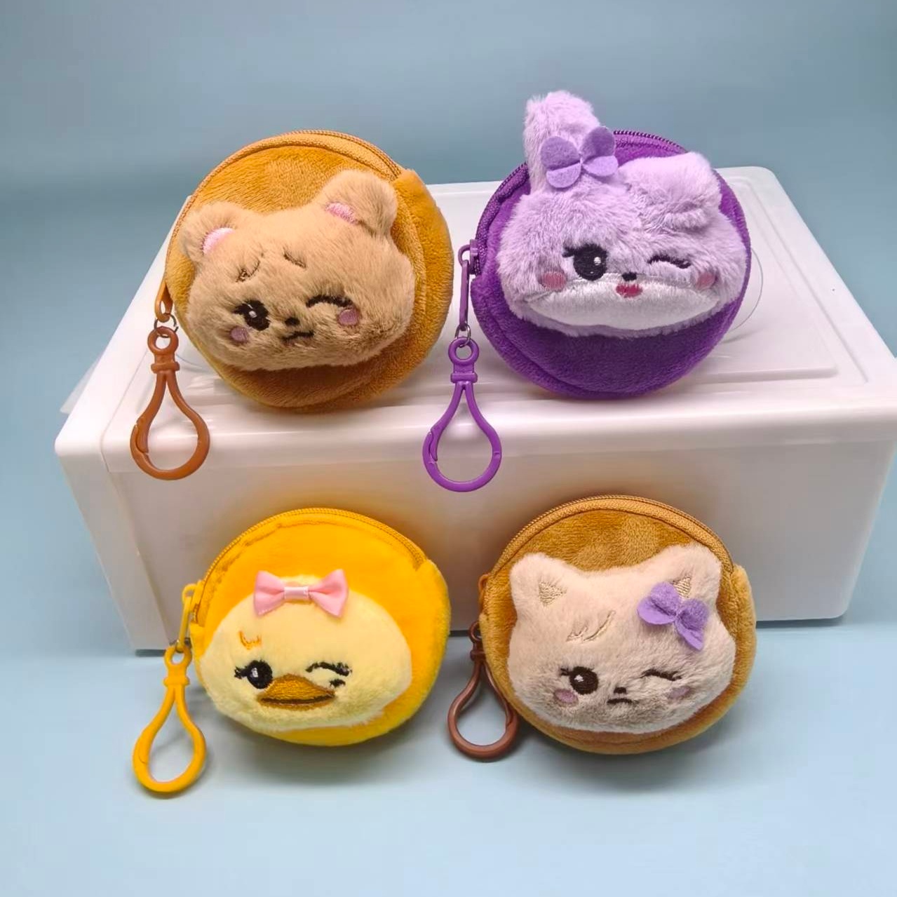 Mini Backpack Purse - かわいいK-POP風リボン付きアヒル猫ウサギクマぬいぐるみミニジッパーウォレットキーホルダー動物コインパースバックパックペンダントデコレーションファンギフト