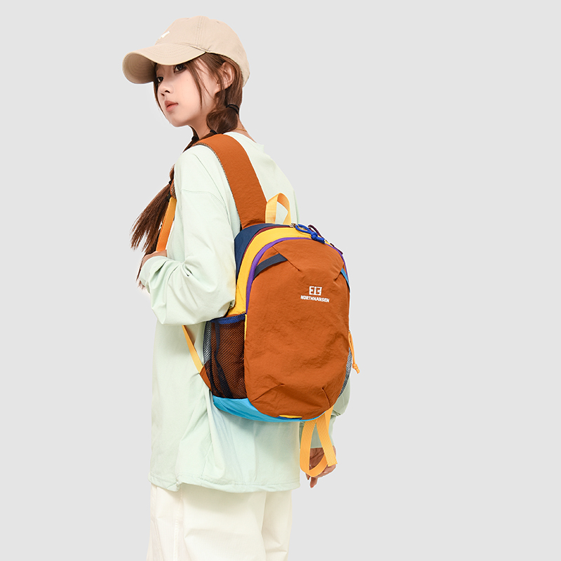 女性用軽量トラベルバックパック 20L 防水ハイキングデイパ - Hiking Backpack Waterproof のレビューと価格