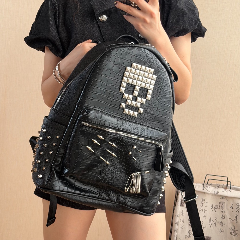 オリジナルブラッククロコダイルパターンスカルリベットバックパ - Fashion Backpack Women のレビューと価格
